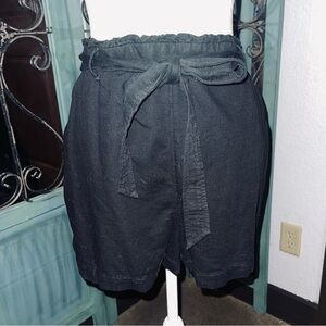 Lauren Conrad
Women’s Smocked Waist 
Tie Shorts Black size XL